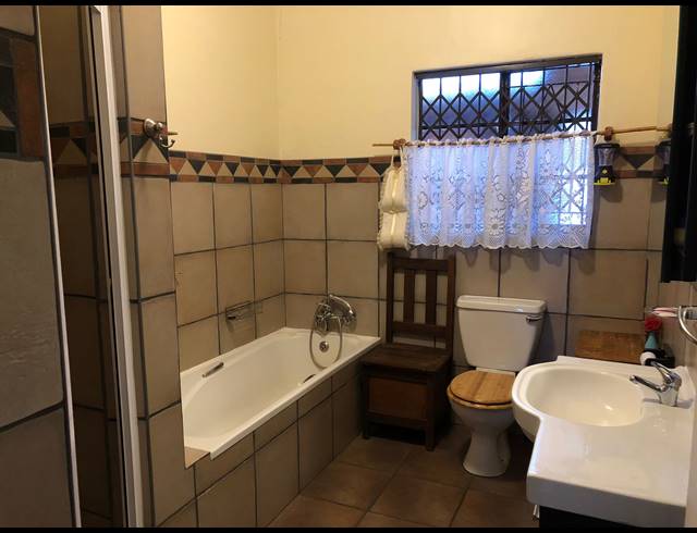 4 BEDROOM HOUSE FOR SALE IN HOUTKOP AH